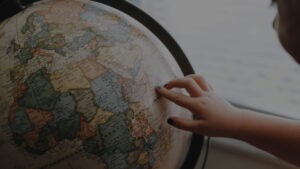 La localización es un proceso crucial